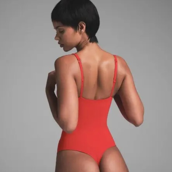 Skims Fits Everybody Lace Push-up Bodysuit - Picture 2 of 3